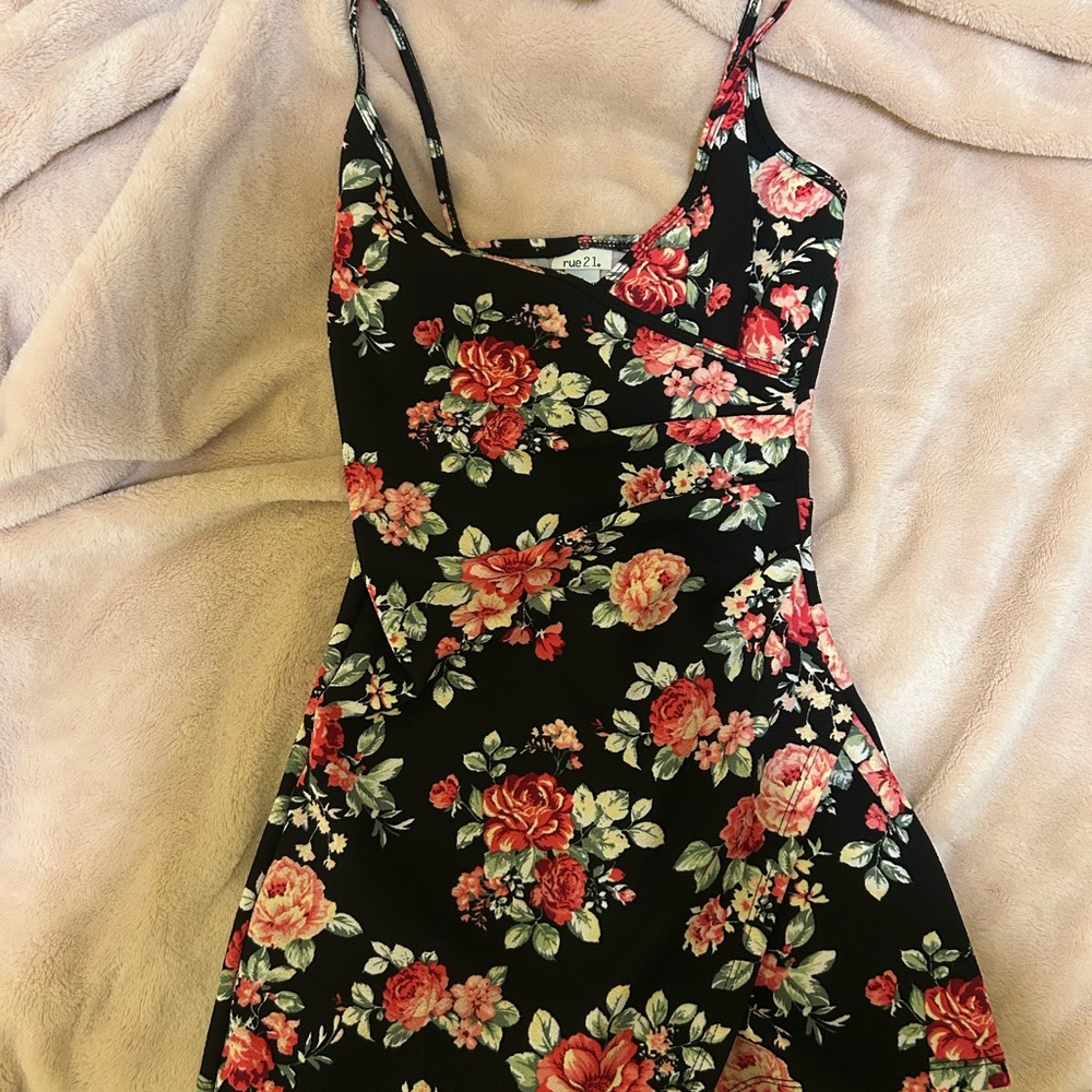 Rue21 Women’s Black Floral Romper